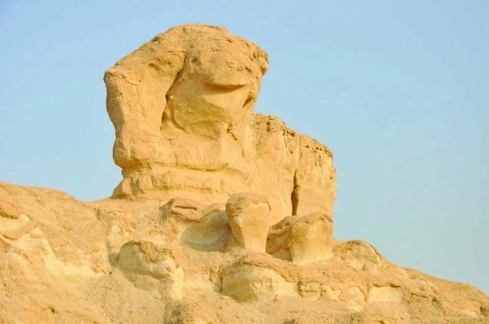 تكوينات جمالية في جبل القارة