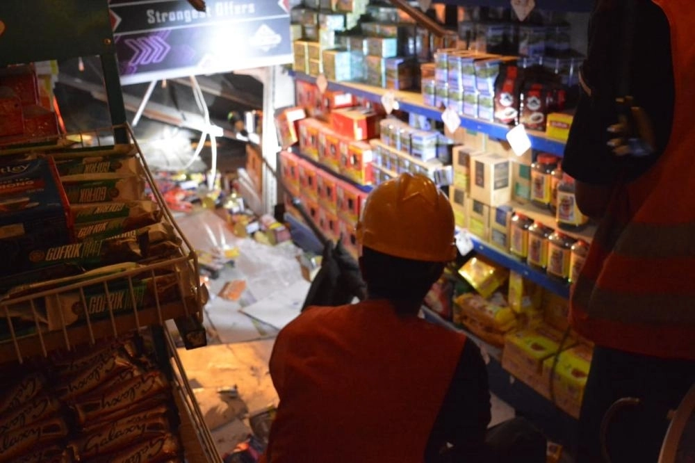 فرق الدفاع المدني تباشر الحادث (مكة) 