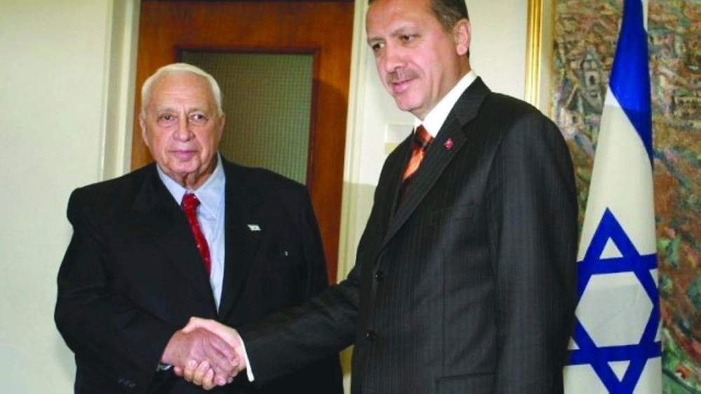 






إردوغان مع رئيس الوزراء الإسرائيلي السابق 