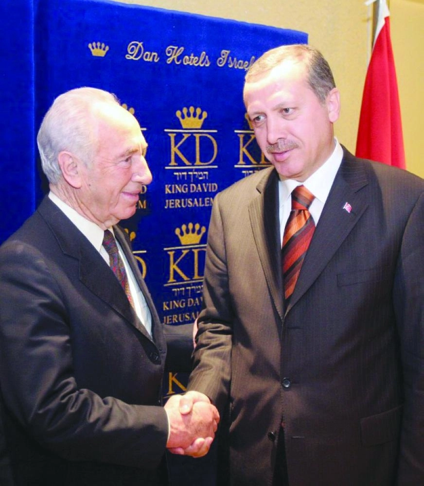 لقاء جمع إردوغان مع رئيس وزراء إسرائيل السابق بيريز (أرشيفية)
