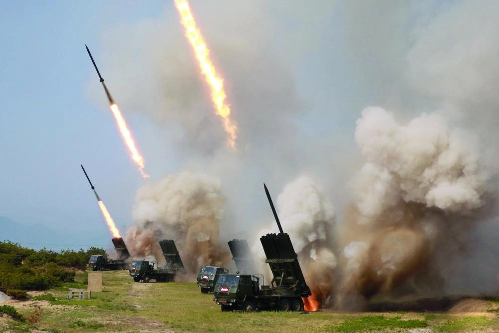 



الصواريخ الكورية تنطلق باتجاه بحر اليابان        (د ب أ)