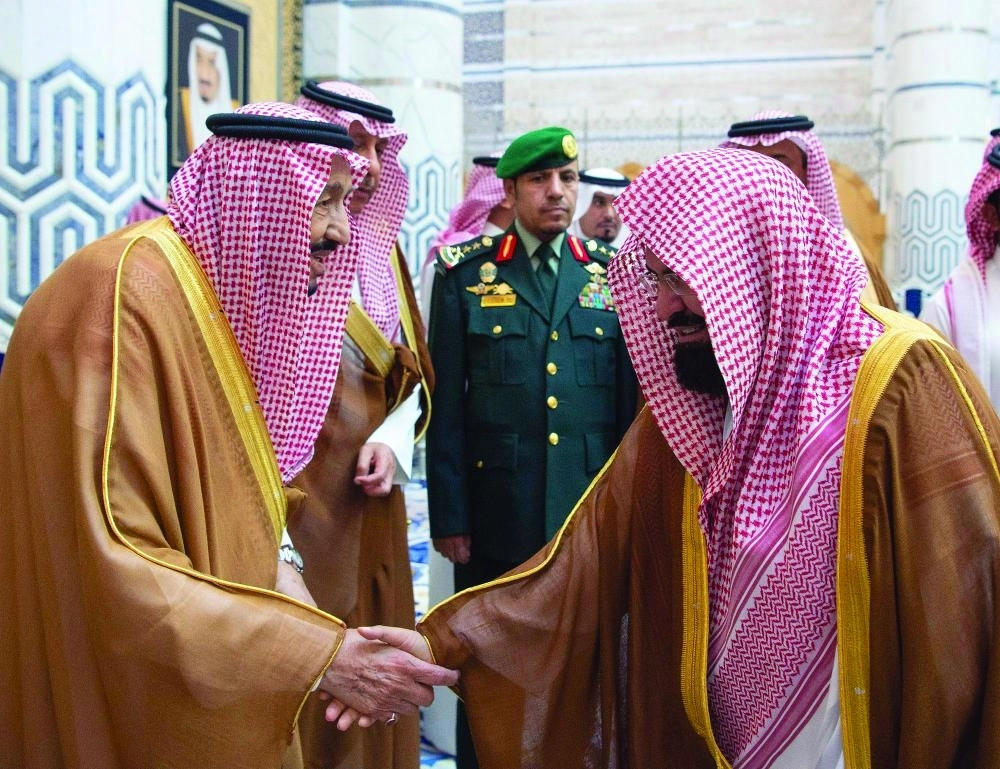 الملك سلمان لدى وصوله جدة   (واس) 