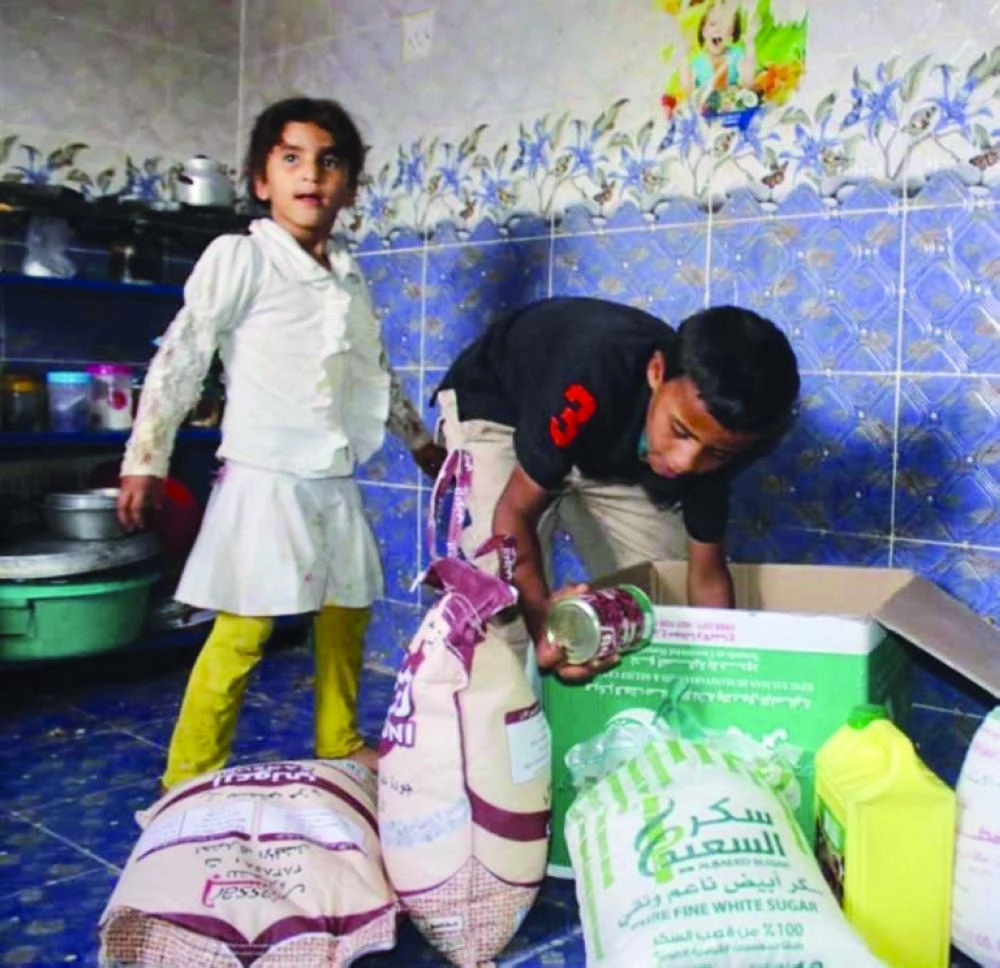 






تسليم السلة الغذائية الشهرية للأيتام في اليمن