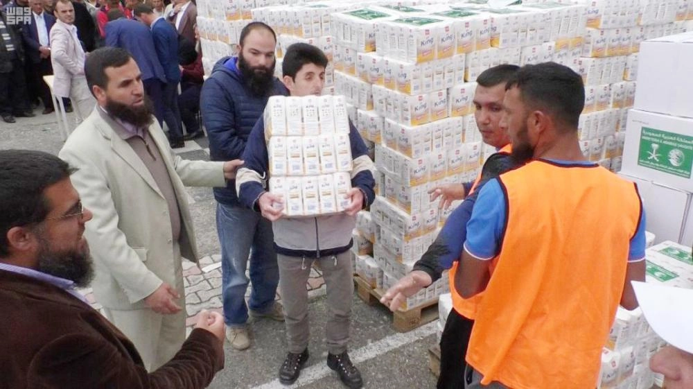 






مركز الملك سلمان يوزع السلال في ألبانيا                  (واس)