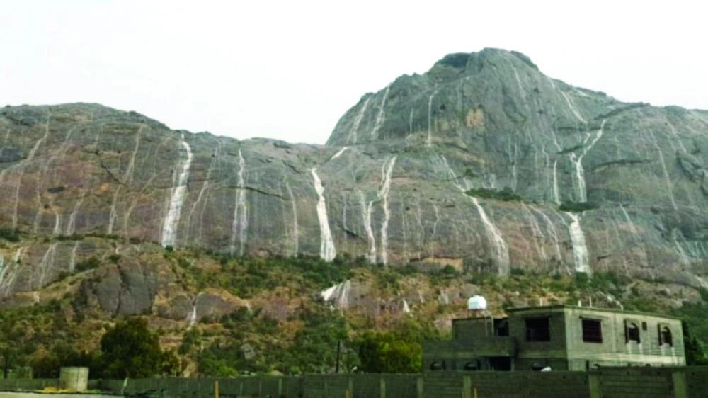 من شلالات جبال تنومة (مكة)