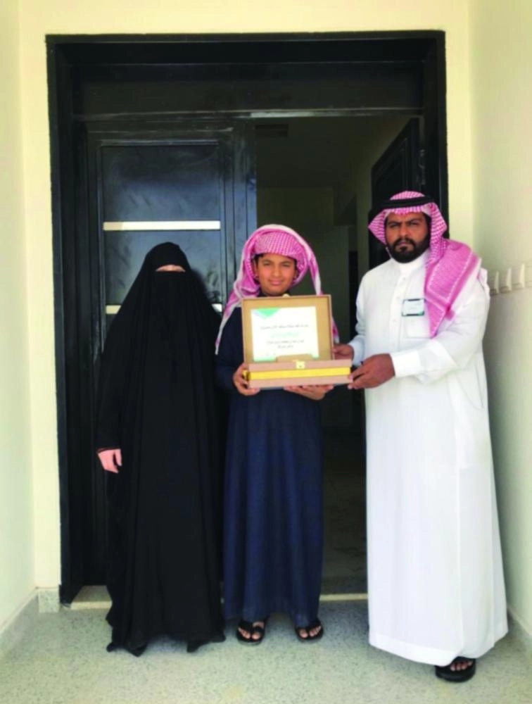 من تسليم الوحدات السكنية (مكة)