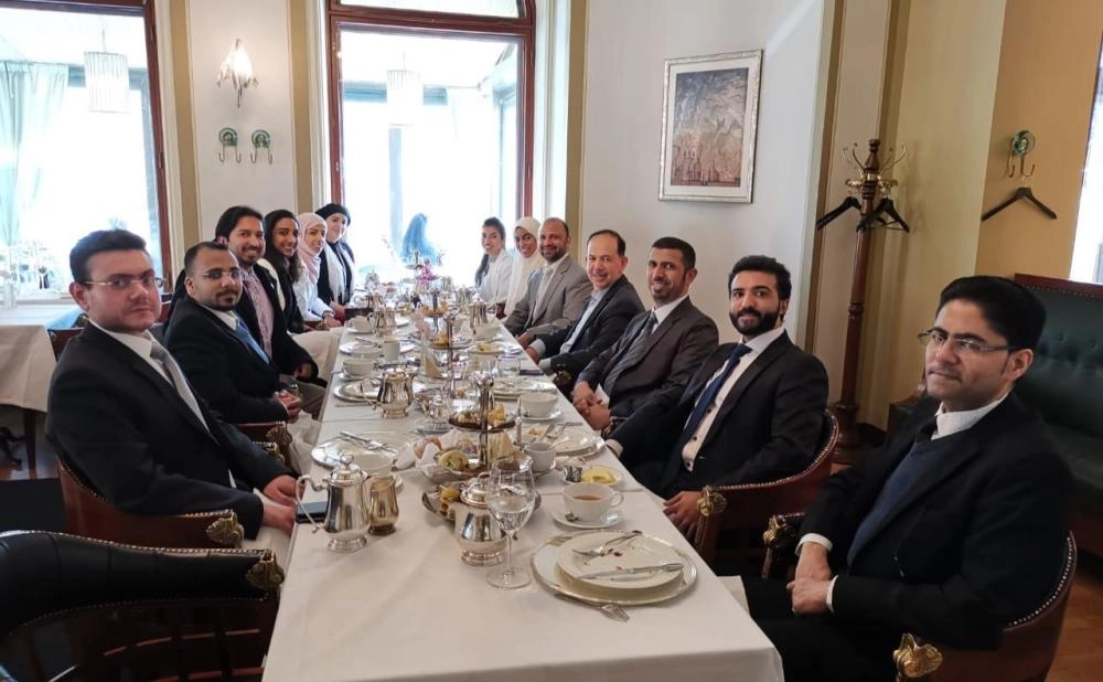 الوفد في ضيافة السفير