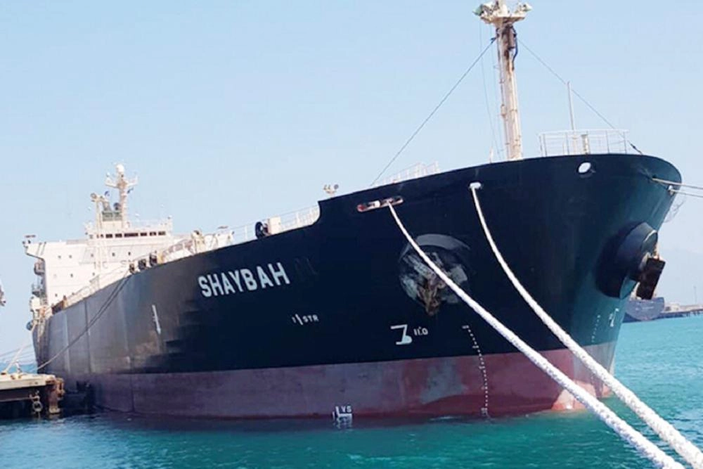 






إحدى ناقلات النفط السعودية                                           (مكة)