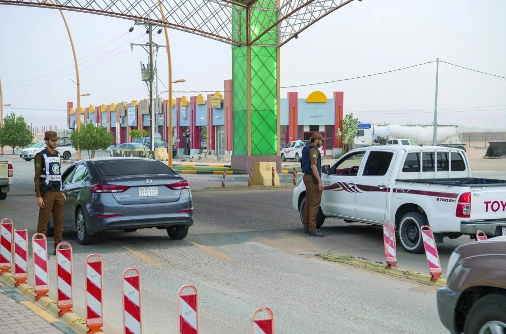 



من المهام الأمنية لقوات أمن الطرق في نجران     (مكة) 