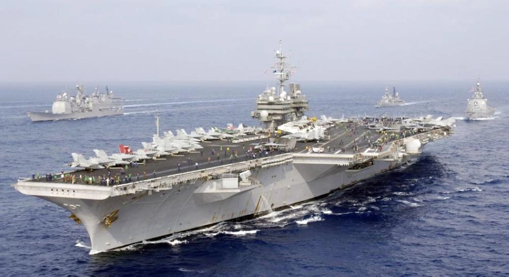 






حاملة طائرات أمريكية                                                                                         (مكة)