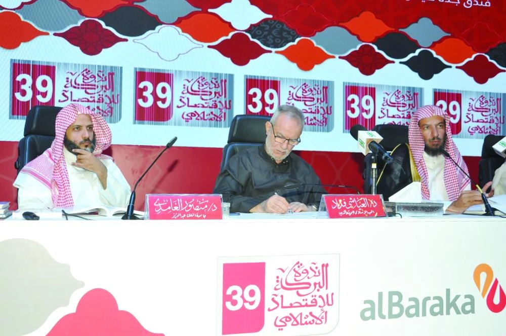 من المتحدثين في ختام الندوة (مكة)