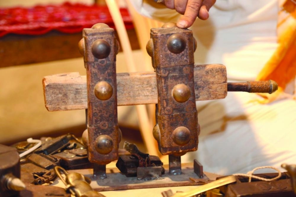 






أحد الأقفال القديمة