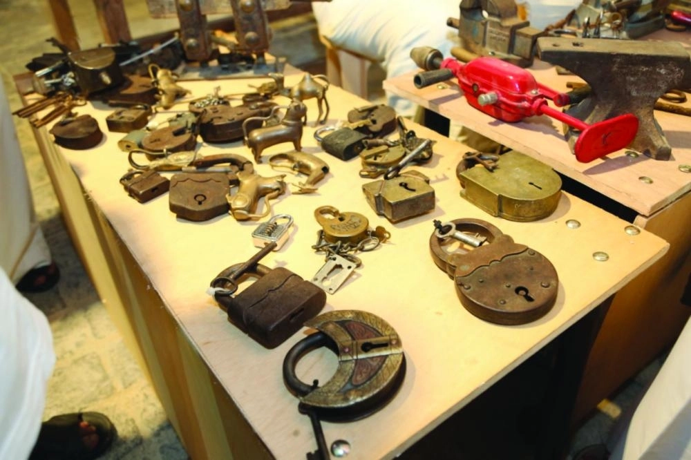 






من الأقفال والمفاتيح القديمة