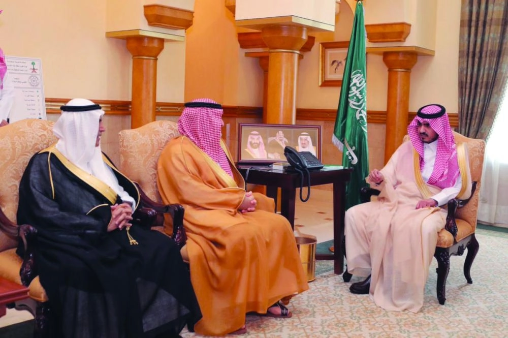 الأمير بدر بن سلطان لدى استقباله رئيس وأعضاء إطعام (مكة)