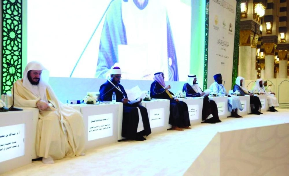 






 من جلسات ندوة الجهود العلمية في المسجد النبوي التي عقدت أمس في المدينة المنورة                    (واس)