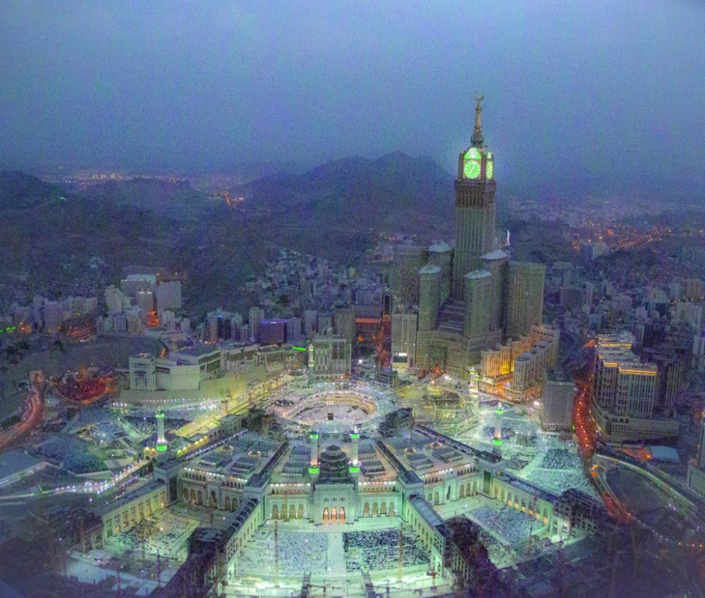 طلعات جوية تشمل بيت الله الحرام والمناطق المحيطة به والطرق المؤدية إليه                                                                 (أحمد بارجاء)