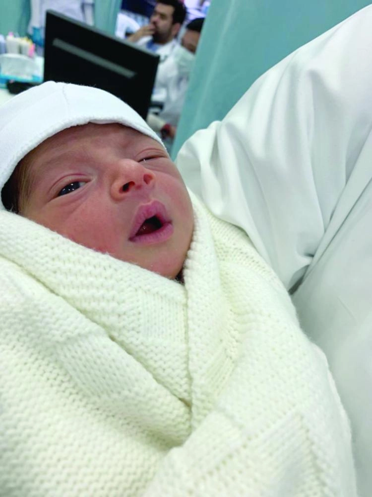 






المولودة نور بعد إعادتها لأسرتها                            (مكة)