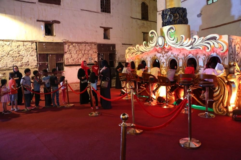 أطفال خلال زيارة المعرض (مكة)