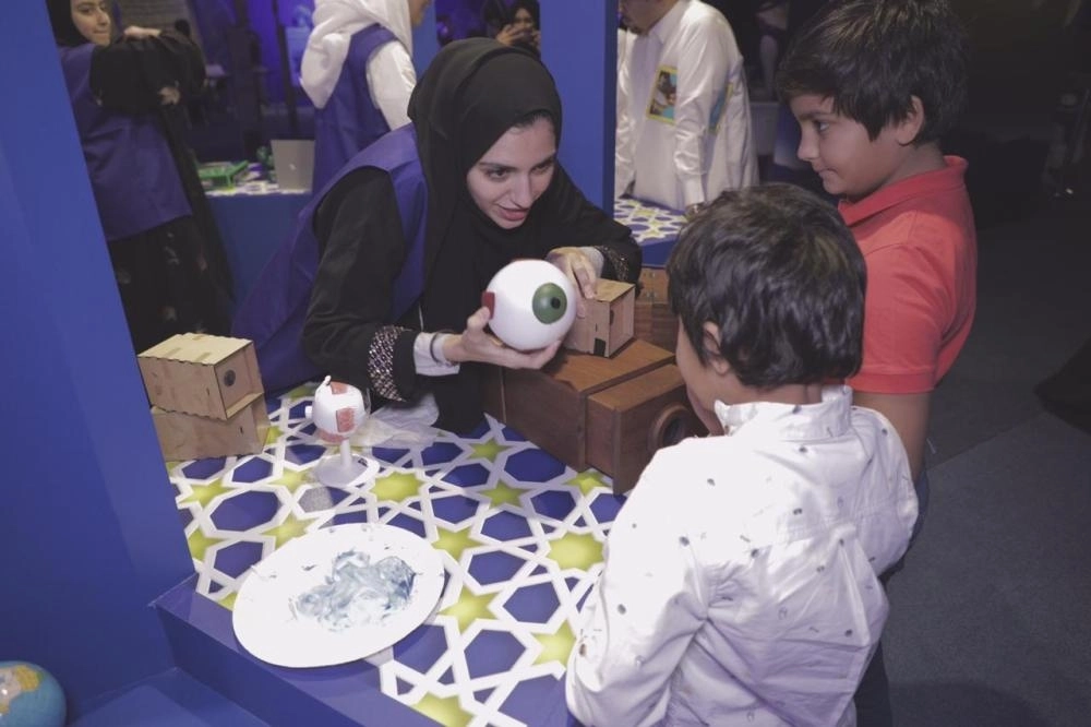 جانب من زوار فعالية موسم رمضان "خفايا القمر" ( مكة )