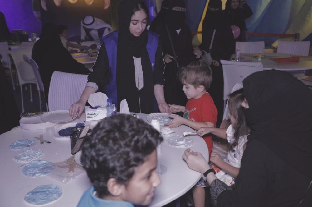 جانب من زوار فعالية موسم رمضان "خفايا القمر" ( مكة )