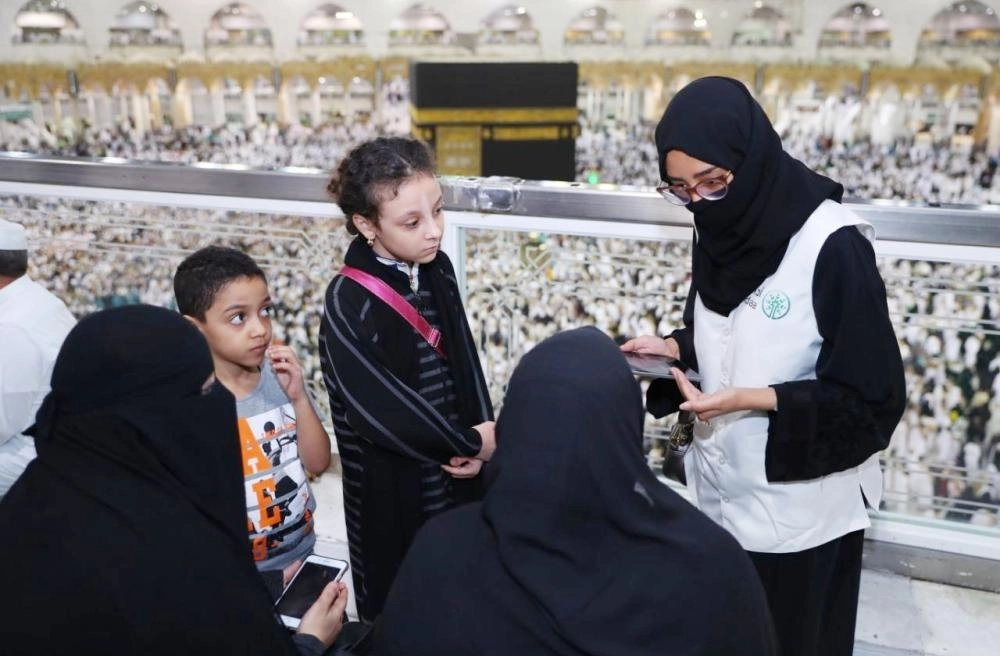 






ممثلة للبرنامج أثناء لقاء معتمرة                                                                                   (أداء)