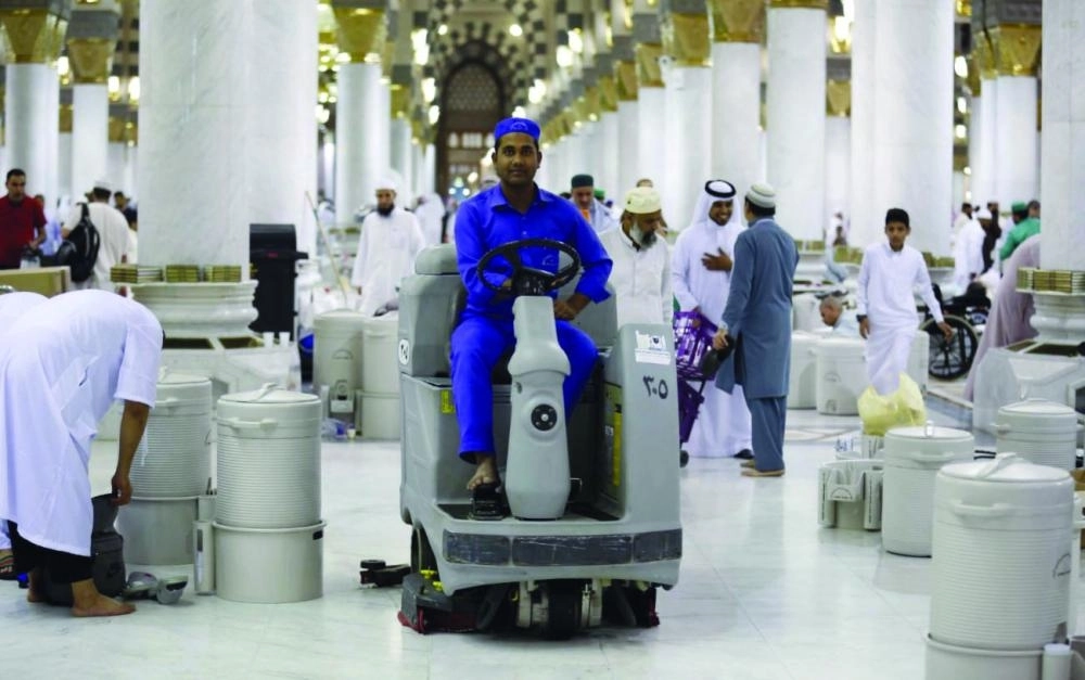 






من أعمال تنظيف المسجد النبوي