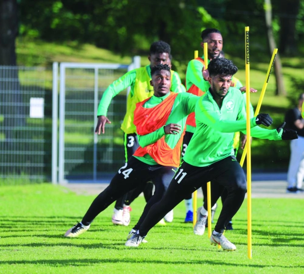 






تدريبات لياقية أظهرت جدية اللاعبين 