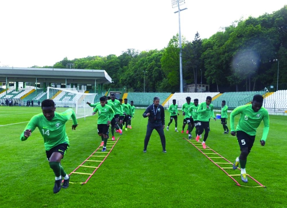 






تدريبات المنتخب السعودي الأخيرة أمس                                                                             (مكة)