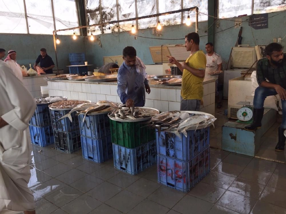 عمالة آسيوية تنتظر مشترين (مكة)