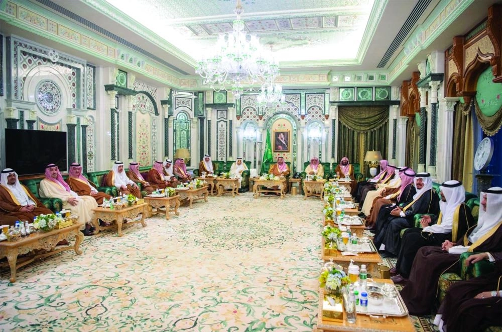 الملك سلمان لدى وصوله إلى قصر الصفا بمكة المكرمة أمس                                                                                                                                                     (واس)