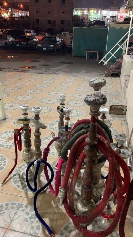 من المخالفات المرصودة بالمقهى (مكة) 