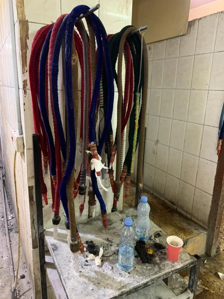 من المخالفات المرصودة بالمقهى (مكة)