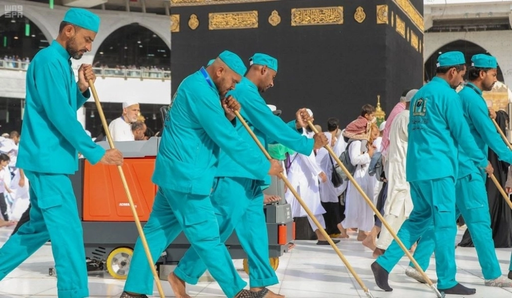 من أعمال تنظيف صحن المطاف  (مكة)