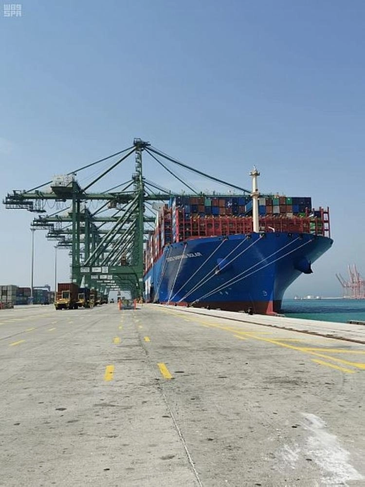 وصول أكبر سفينة حاويات في تاريخ الموانئ السعودية