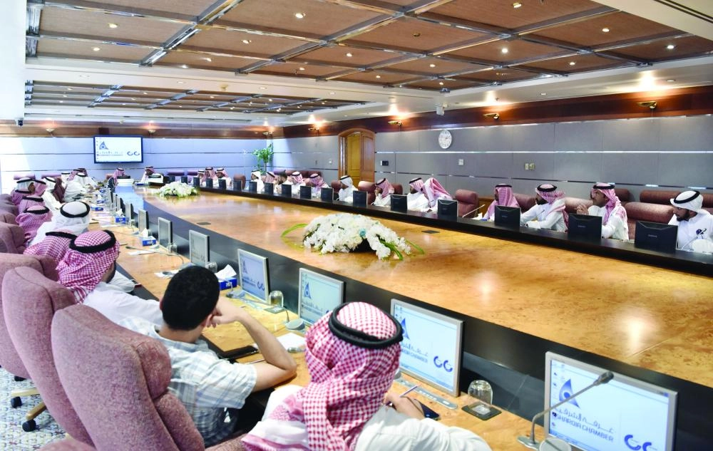 جانب من اللقاء الموسع بغرفة الشرقية أمس (مكة)