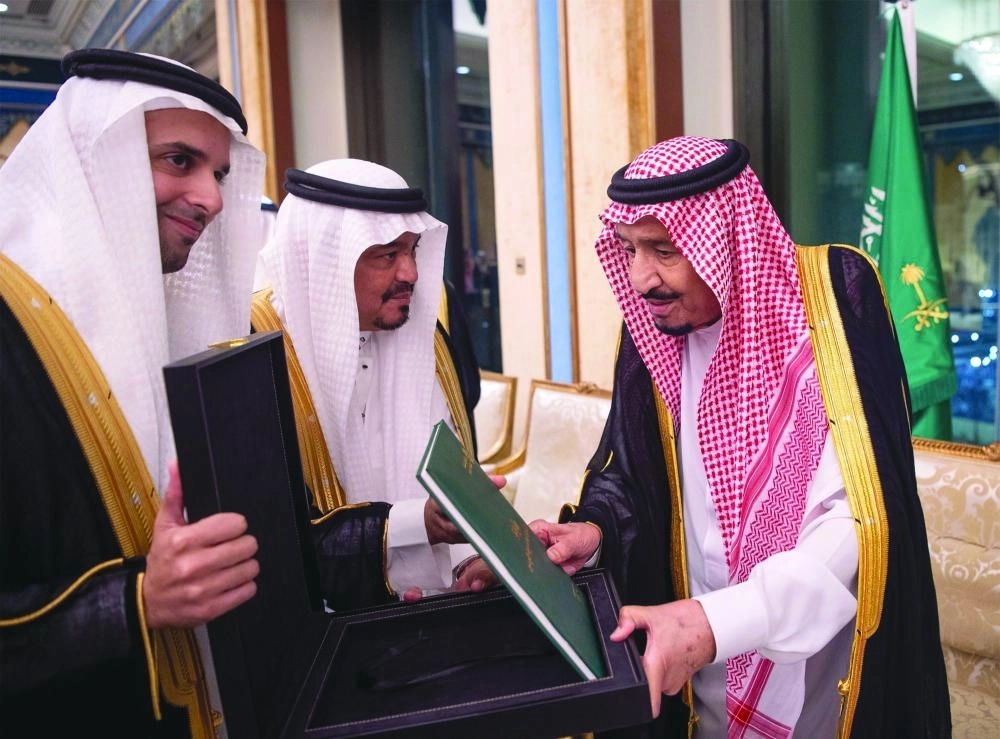 خادم الحرمين خلال التدشين (واس)