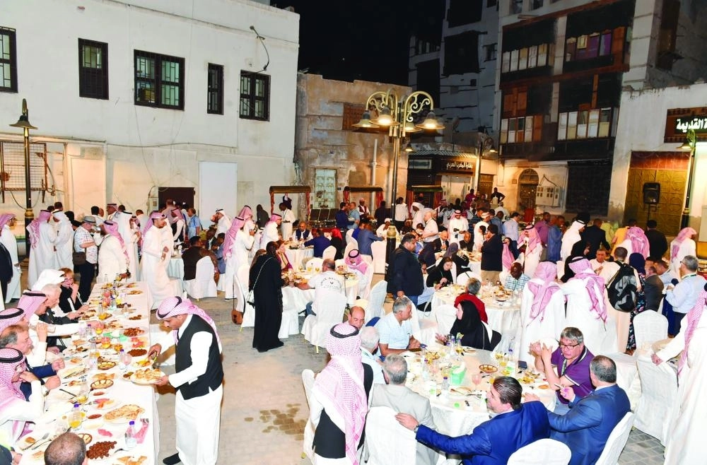 






من مأدبة الإفطار                                      (مكة)