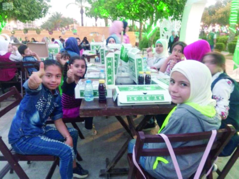 إفطار رمضاني في طرابلس اللبنانية (واس)