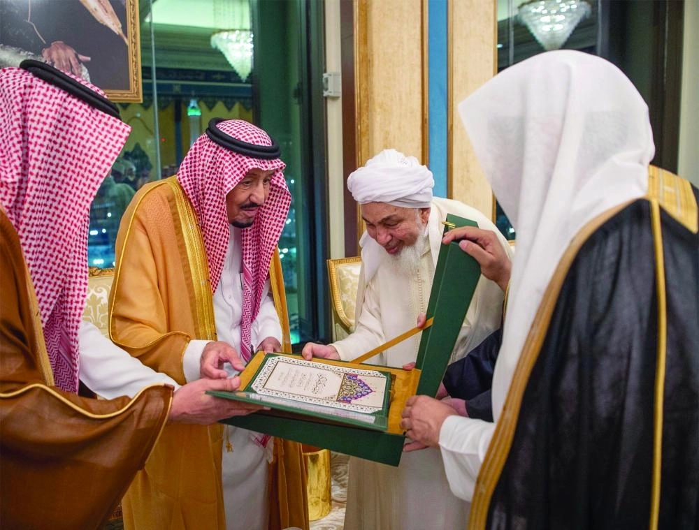 






خادم الحرمين يتسلم وثيقة مكة المكرمة