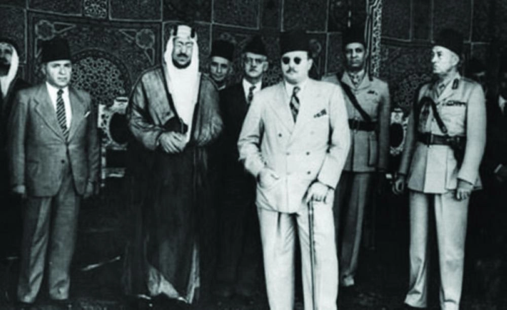 



أول قمة عربية حضرها الملك عبدالعزيز ودعا لها الملك فاروق (مكة)