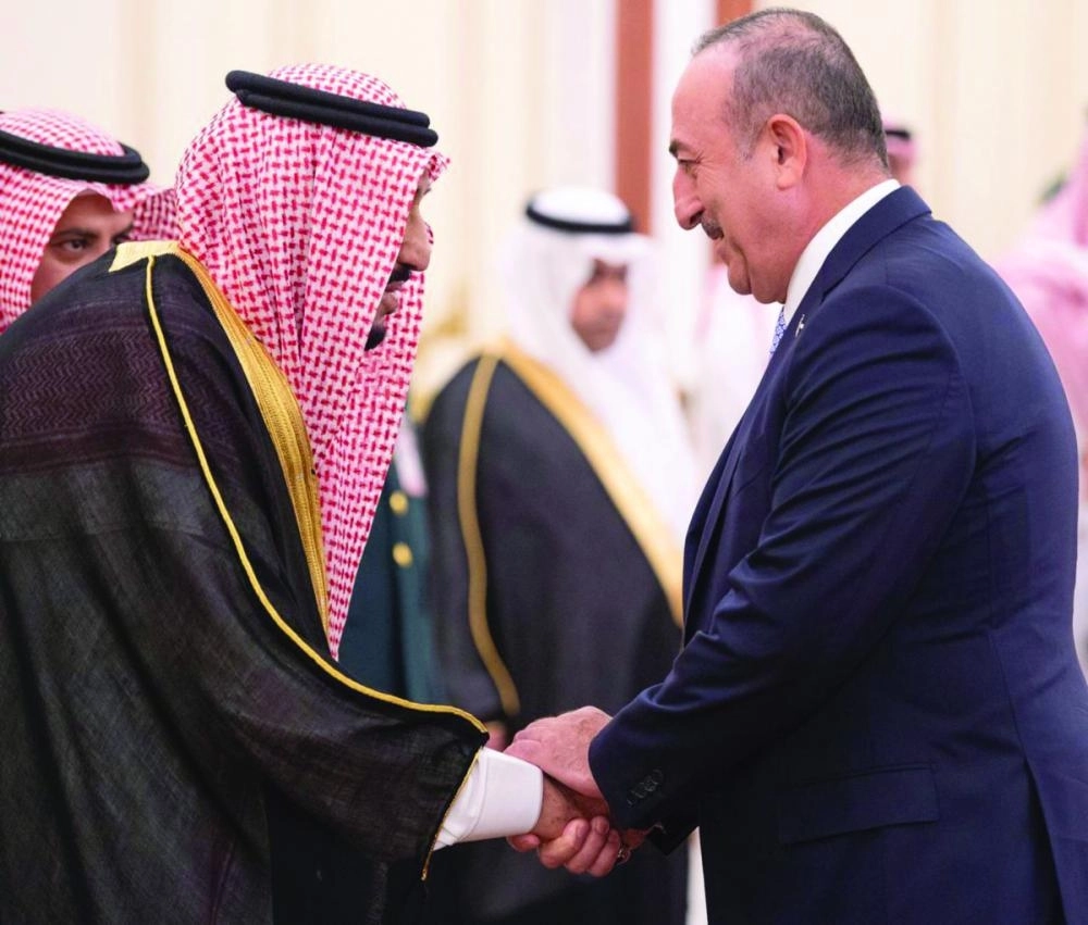 الملك سلمان والأمير محمد بن سلمان خلال استقبال الوفود