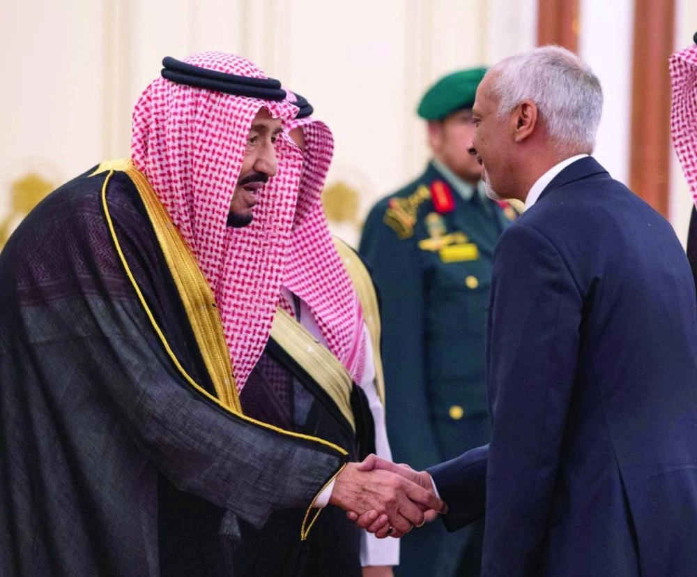 الملك سلمان والأمير محمد بن سلمان خلال استقبال الوفود