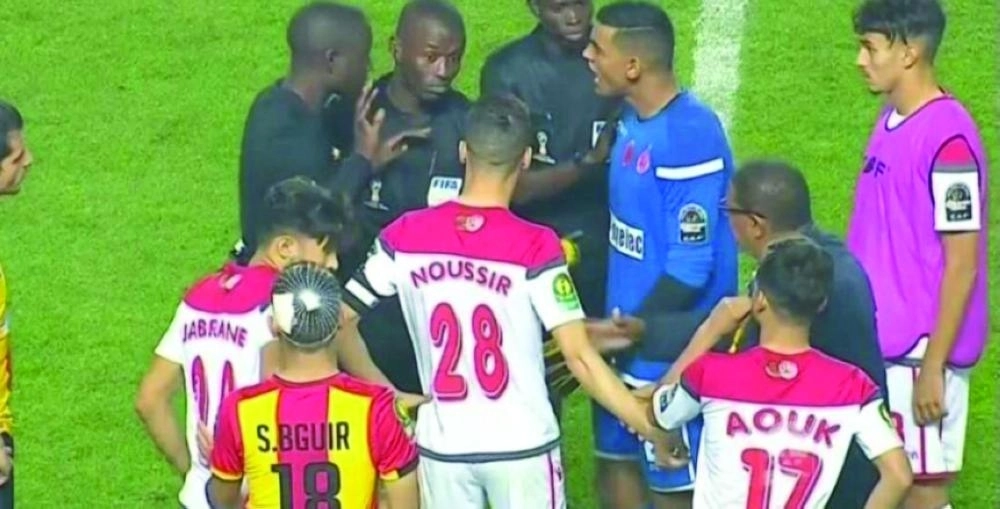 






احتجاج من الوداد على إلغاء الهدف