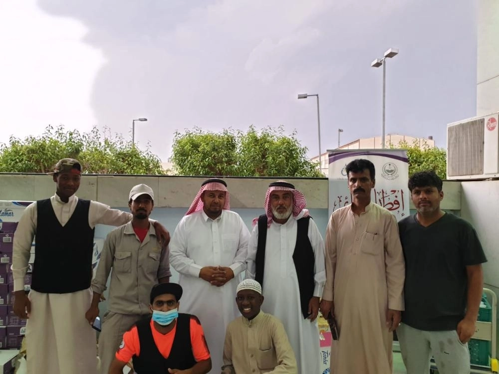 فريق الإشراف وتنظيم وجبات الإفطار بالمسجد