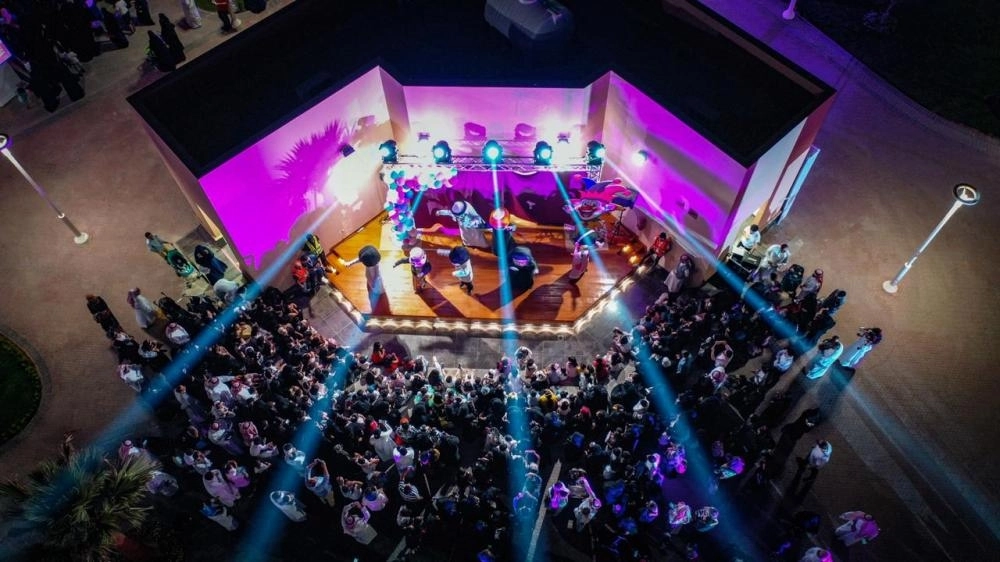 فعاليات متنوعة في ساحة العروض بالرياض