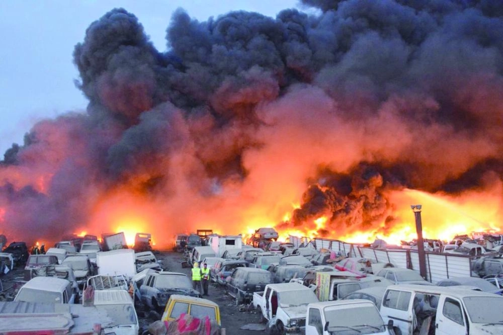 






ألسنة اللهب جراء الحريق                                            (مكة) 