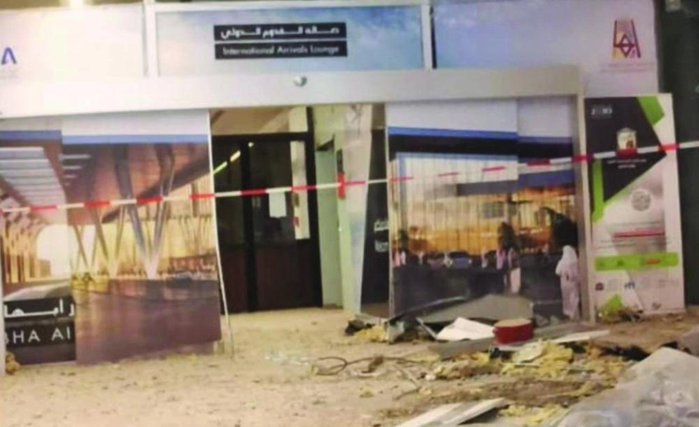 الأضرار التي لحقت بصالة مطار أبها بعد استهدافها أمس (واس)