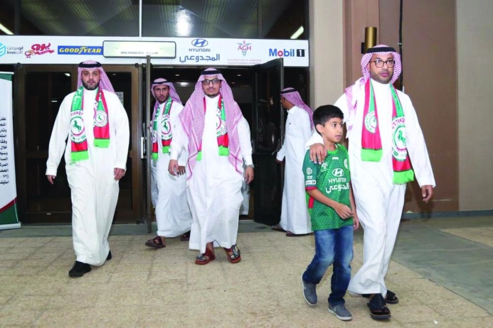 






الدبل لدى حضوره لتقديم أوراق ترشيحه                            (إعلامي الاتفاق)