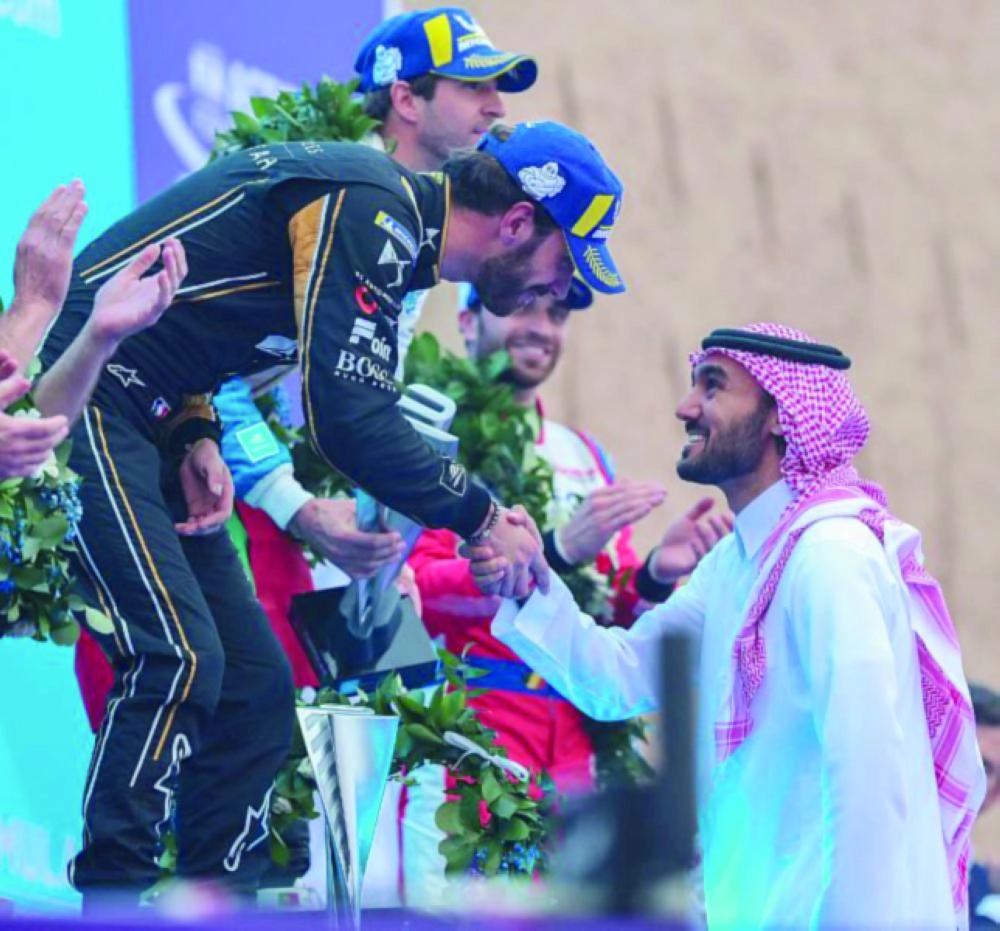 عبدالعزيز بن تركي الفيصل لدى تتويج أبطال الجولة الخامسة بالرياض (واس)