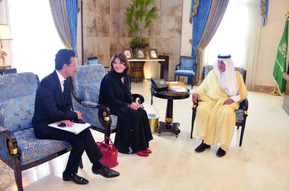 خالد الفيصل خلال لقائه ناتلي قوليه (مكة)